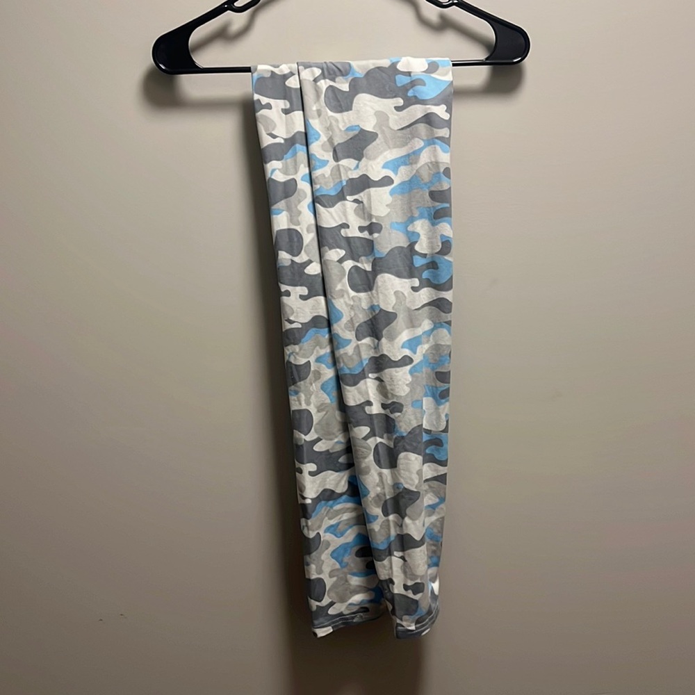Loose Fit High Waisted Camouflage Leggings